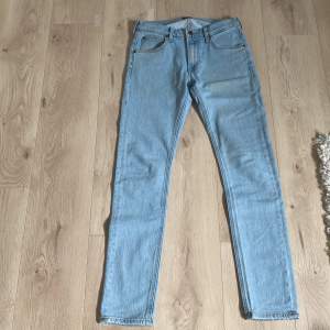 Lee jeans använd 2 gånger, storlek 29/32 pris kan diskuteras.