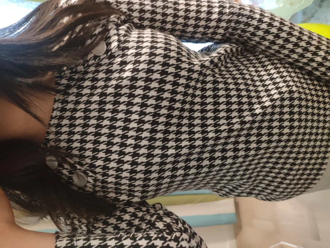 Mysig tröja med chanelprint