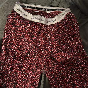 Calvin Klein - Calvin klein pyjamas byxor Storlek M Använd några gånger 