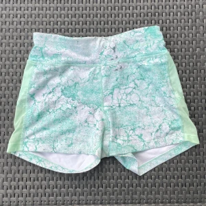 Träningsshorts - En träningsshorts från Soc i storleken 38. De är i bra kondition