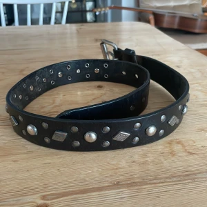 Coolt skärp  - Säljer för att jag är jätte fattig just nu, bra skick🙏