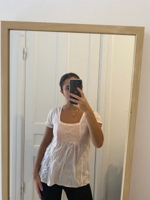 Odd Molly blus -  Säljer min rosa odd molly blus då den inte längre kommer till användning. Den har sidenband som man knyter i ryggen