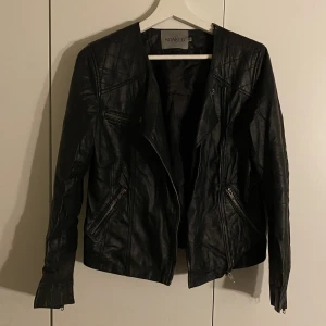 Skinnjacka - Soaked in luxury skinnjacka i storlek XS