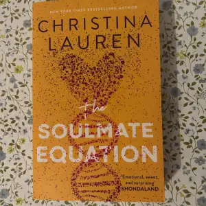 ”The soulmate equation” av Christina Lauren. En mycket romantisk bok. Bara läst en gång. Köpt för 120kr. Är på engelska.