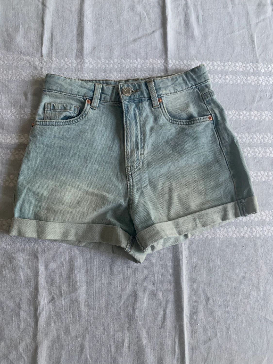 Ljusblå shorts