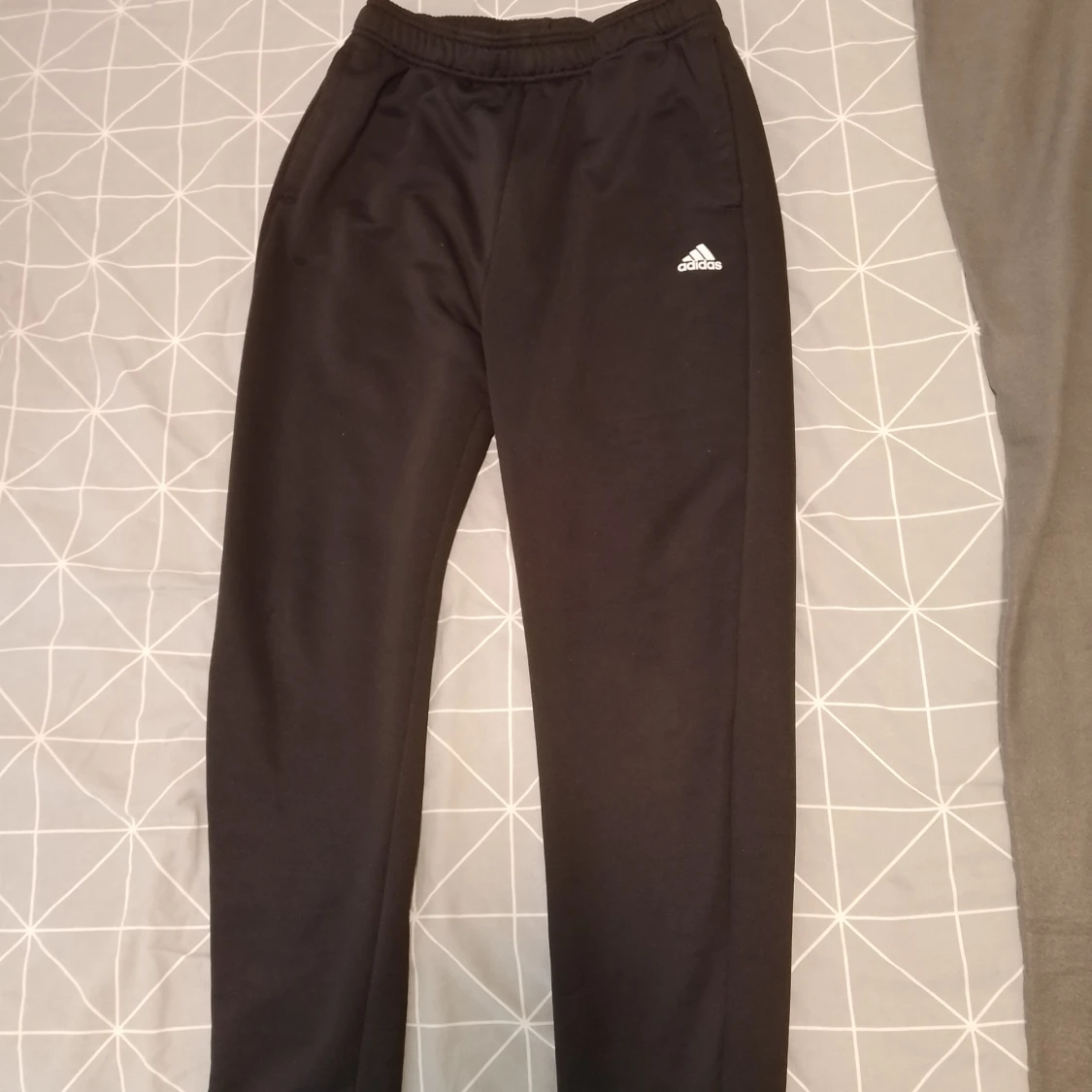 Adidas träningsbyxor 