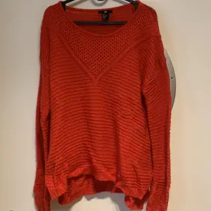 Långärmad röd stickat tröja från H&M.