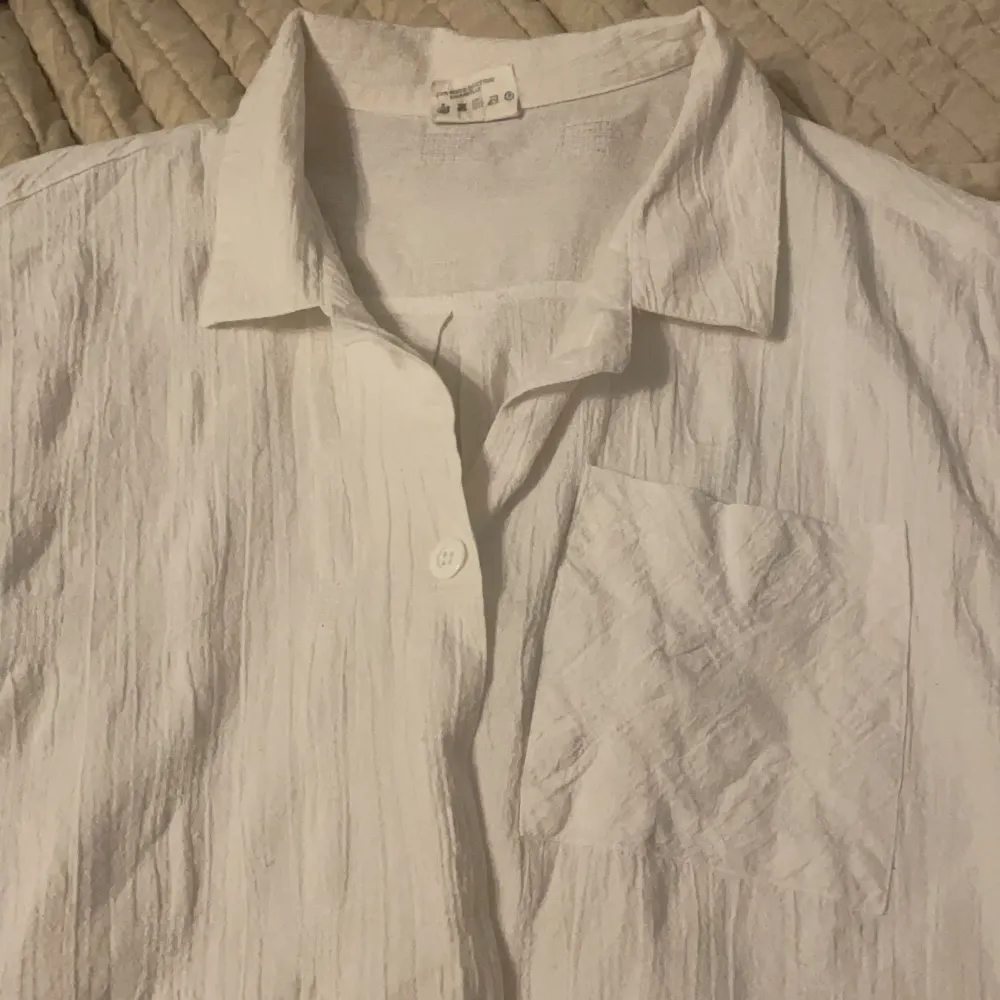 En vitt sjokets som är köpt second hand💓. Skjortor.