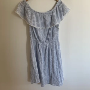 Sommarklänning - Härlig sommarklänning som är tunn och sval.