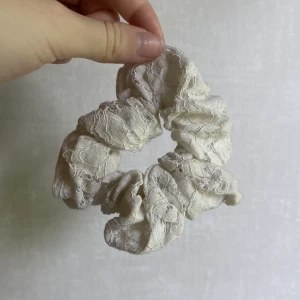 scrunchie - .