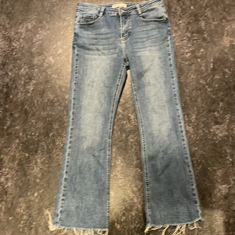 Helt nya jeans andvända 1 gång storlek 36 S/M väldigt fina men passar inte mig.. Jeans & Byxor.