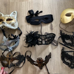 Maskerad masker  - Fint skick, paketpris vid köp av flera. Styckpris - olika priser för olika masker!  De två svarta till höger är sålda! Befintligt skick