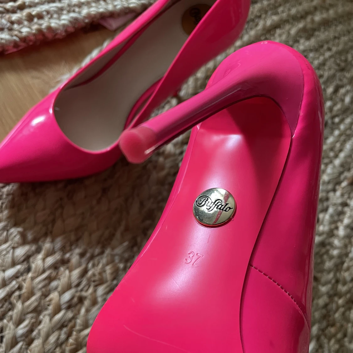 Riktiga Buffalo pumps i äkta skinn  - 91