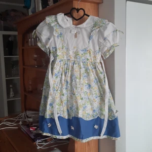 Kawaii lolita klänning med blommor! - Storlek; XS