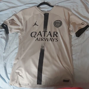 Psg tröja som ny - Rkt snygg nyskick 