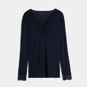 Intimissmi  - Säljer nu min tröja från intimissmi, köpte den i Göteborg för 450kr. Har använt den Max 2 gånger. Fler bilder finns💗