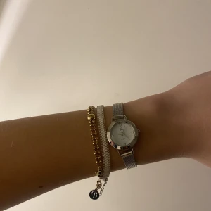 Klocka - Såå fin klocka som går att reglera i storlek🥰 