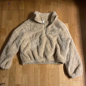 Tröja  - Säljer denna jättemysiga fina tröja. Är i fint skick!