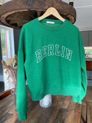 Sweatshirt  - Använd 1 gång 