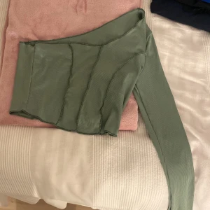 Tröja - Säljer en tröja från shein storlek M aldrig använd säljer för 40kr