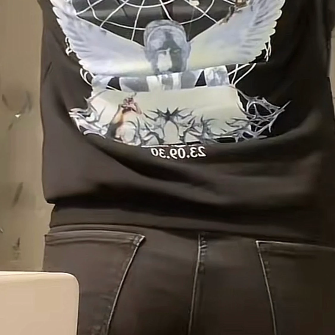 Söker denna hoodie hann inte köpa när jag var där i lördags