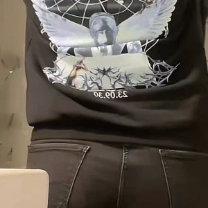 Söker denna hoodie hann inte köpa när jag var där i lördags  - Sökerrrr