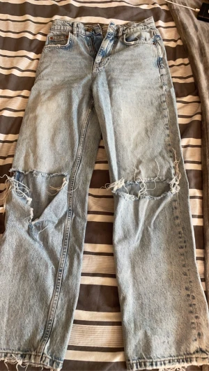 Baggy jeans - Säljer dem för använder inte längre. Använt ganska många ggr men bra skick. 