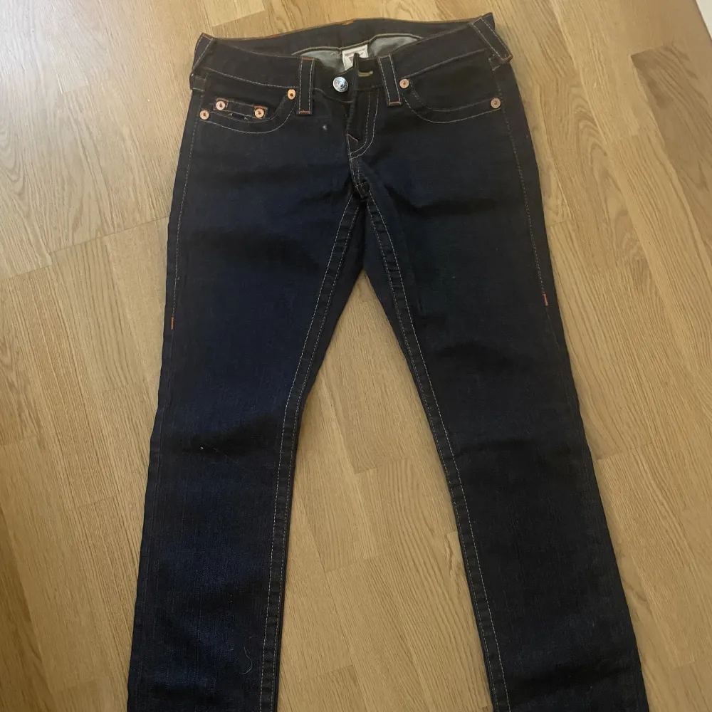 Såå snyggatrue religion jeans som tyvärr är för långa på mig:/  nyskick, strl 26 (passar xs-S). Jeans & Byxor.