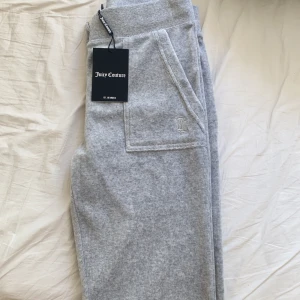 Juicy couture  - Helt nya juicy couture byxor, aldrig använda med lappen kvar( köparen står för frakten)