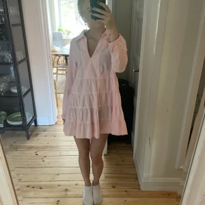 Klänning zara - Sååå himla fin klänning perfekt till sommaren💕💕💕