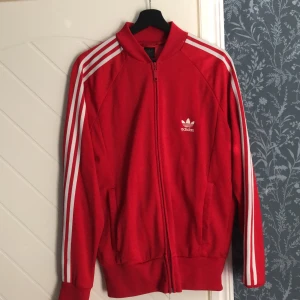 Adidas zipper - Bra skick. Inte så varm