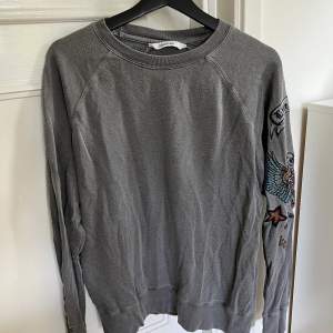 Knappt använd  Medium  Zadig&Voltaire crewneck with prints 9/10