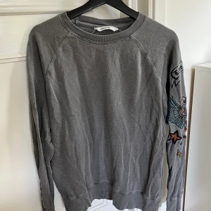 Grey Zadig Voltaire Sweater - Knappt använd  Medium  Zadig&Voltaire crewneck with prints 9/10
