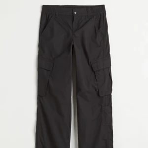 Lowwaist cargo pants - Ny skick, säljer likadana i vitt☺️