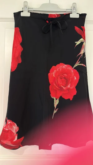 Kjol - Jätte fin kjol från ” Le group ” i storlek 42.