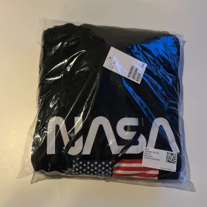 NASA HOODIE XXL - Oöppnad