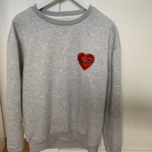 Tröja - Tröja från Sixth June med snygg brodering