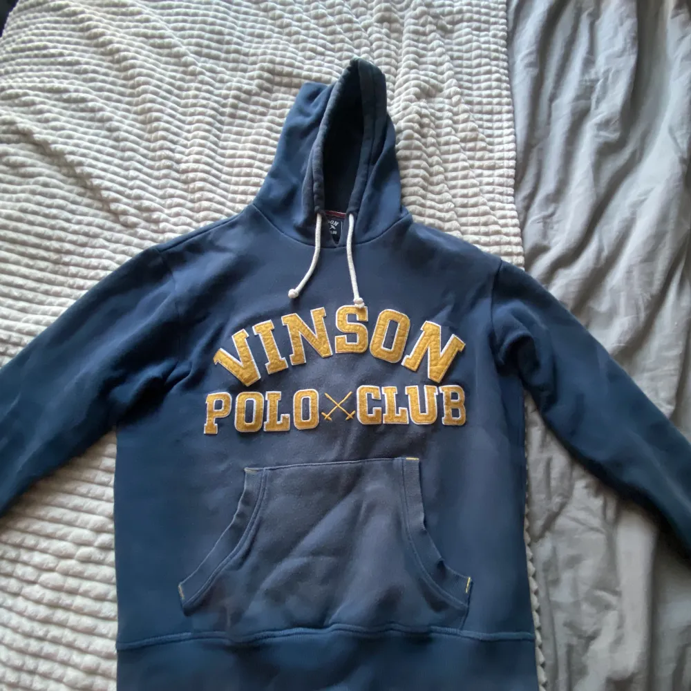 Blå Vinston polo club hoodie storlek S men passar M med . Hoodies.