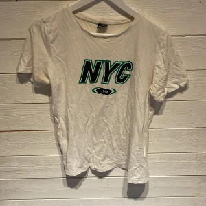 T-shirt - Basic T-shirt behöver bara strykas 