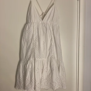 Zara klänning - Jätte fin klänning använde en gång 