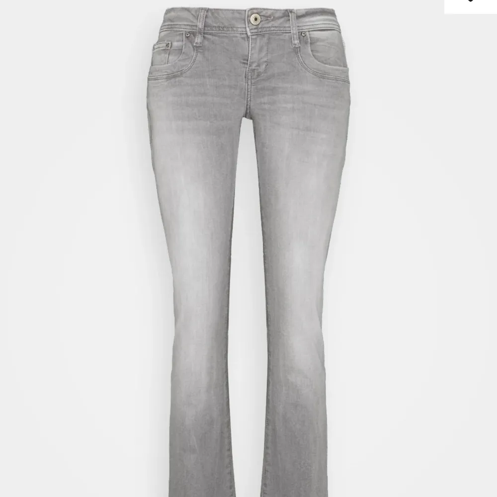 Gråa ltb lågmidjade jeans som är bootcut!. Jeans & Byxor.