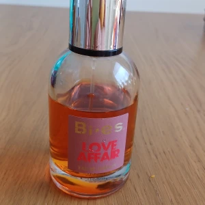 Bies parfym - Bies. Love affair parfym. Ca 3/4 kvar av hundra ml. 