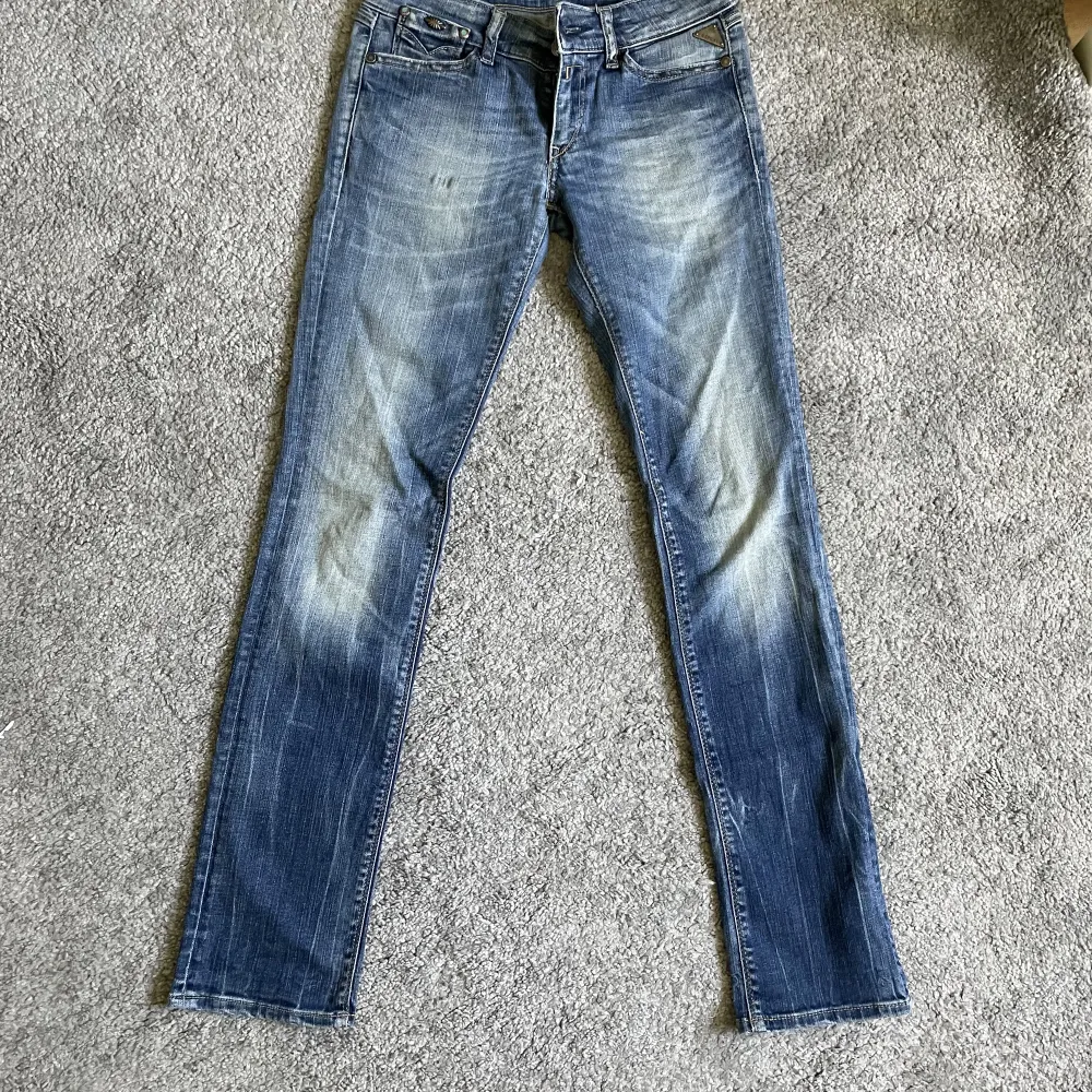 Så snygga lågmidjade Replay jeans! Säljer då dem inte passar mig längre:( Skriv för fler bilder. Jeans & Byxor.