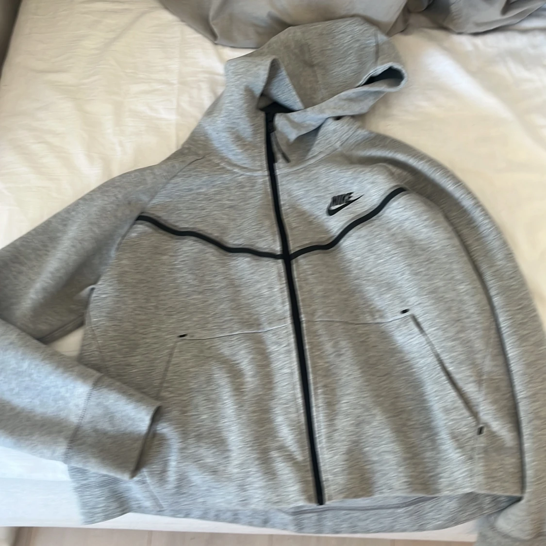 Säljer grå Nike tech  - 91