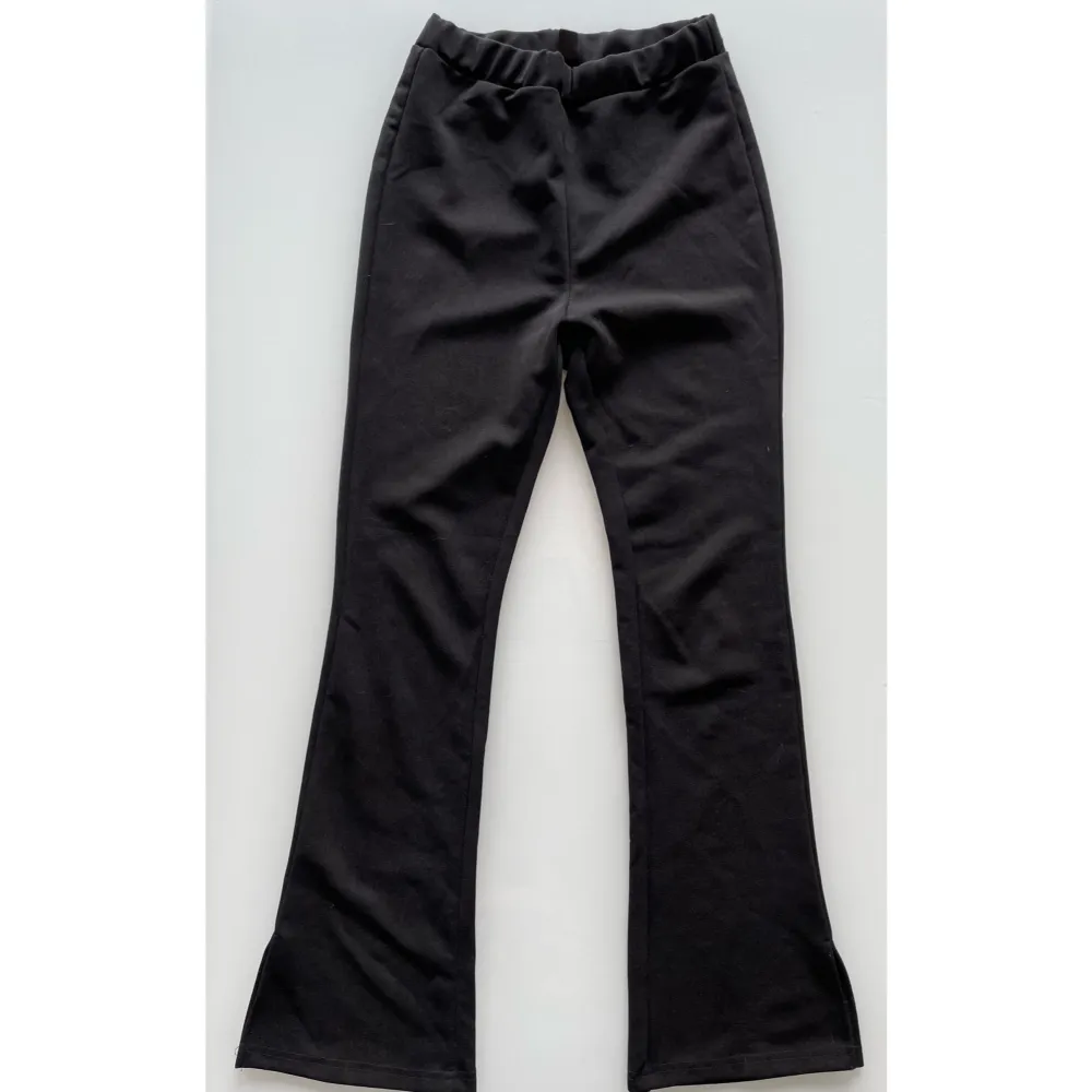 Svarta byxor från shein i storlek XS petite 🖤. Jeans & Byxor.