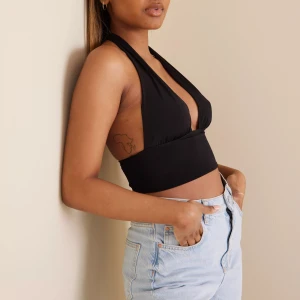 Festtopp - Nu säljer jag min supersnygga topp som passar perfekt till festtillfällen. Den har aldrig använts då jag beställde de och sedan var den för lite för mig. Den är i superskönt material och stretchigt.