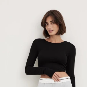 Topp med ryggdetalj  - Ny utan prislapp, superfint skick! 