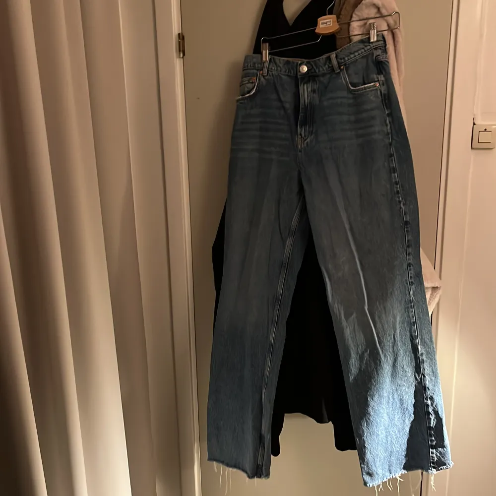 Perfekt jeans storlek 44, jättesnygga nästan oanvända jeans . Jeans & Byxor.