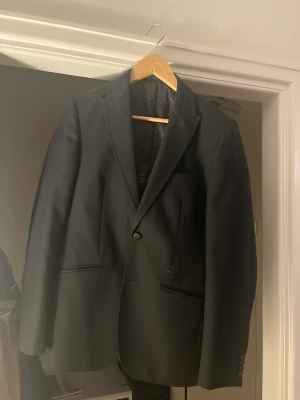 Kavaj slim fit  - En kavaj med storlek 46 