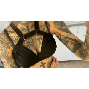 Nelly - Svart topp, XS - Svart topp från Nelly i storlek XS 🖤